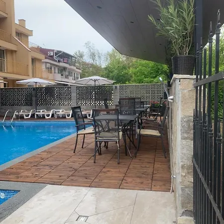 Park And Pool * نيسيبار